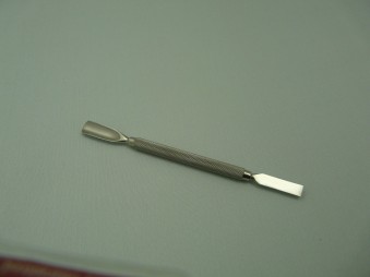 METAL CUTICULE PUSHER